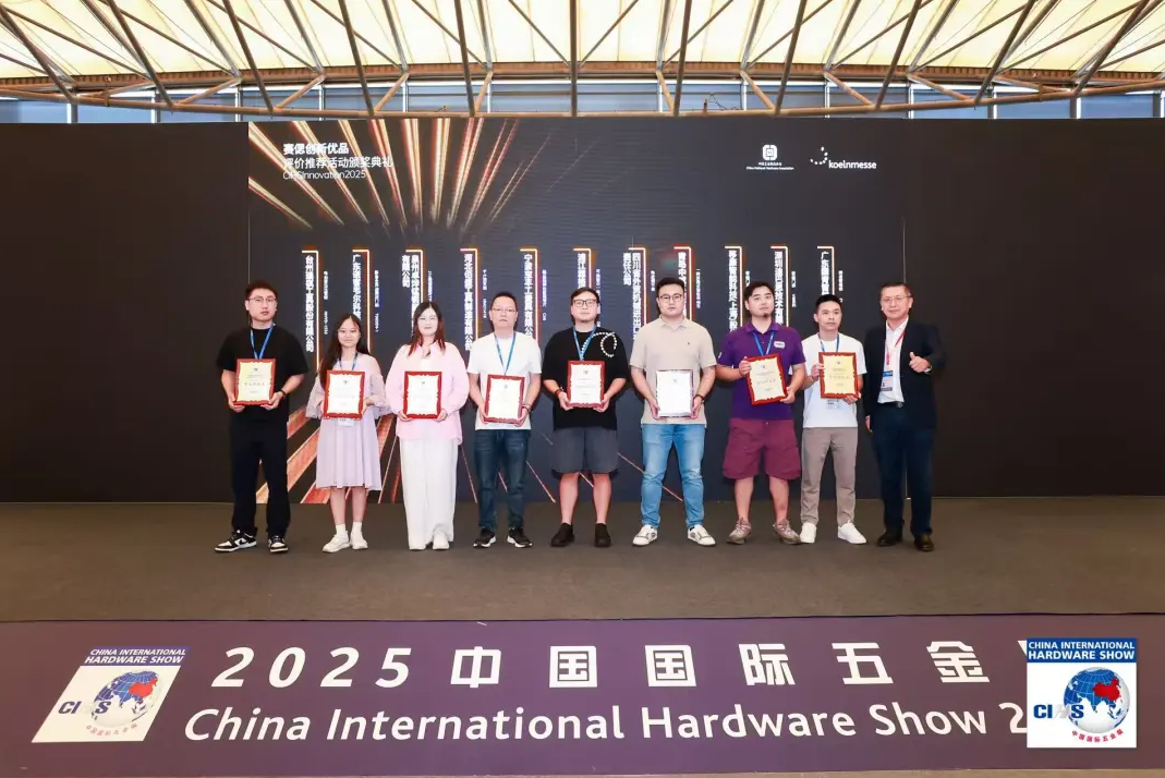 实力加冕！7790必发集团官网F1智能锁斩获CIHS2025“赛偲优品奖”，，，，，，上海展会尽显7790必发集团官网智造风范